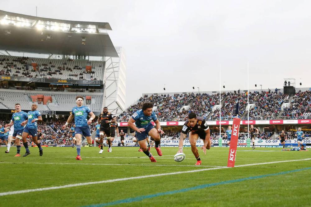 El try de los Chiefs que encendió pasiones en el Eden Park con 33.000 espectadores