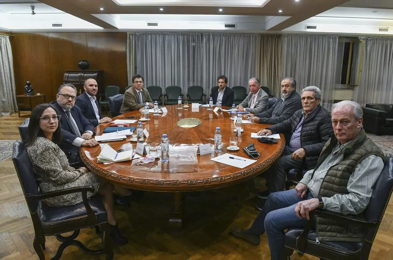 Reunión del Gobierno Nacional con la UIA y la CGT 31 de marzo (NA)
