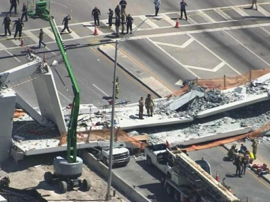 derrumbe puente peatonal en Miami