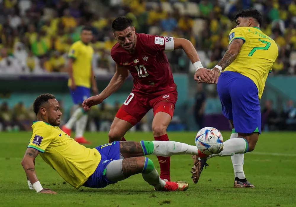 Neymar sufrió un esguince de tobillo en el partido de Brasil contra Serbia