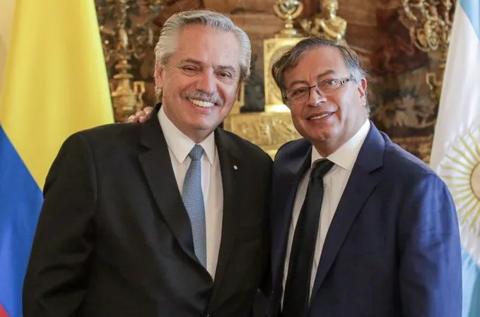 Alberto Fernández con Gustavo Petro (X de Alberto Fernández)