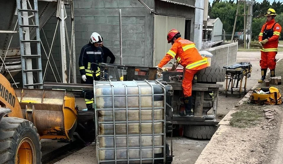Accidente laboral en Serrano by POLICÍA de Córdoba