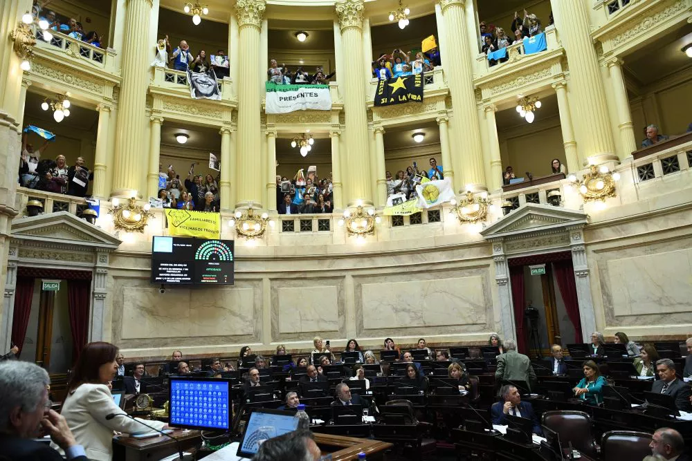 Sesión del Senado by Télam