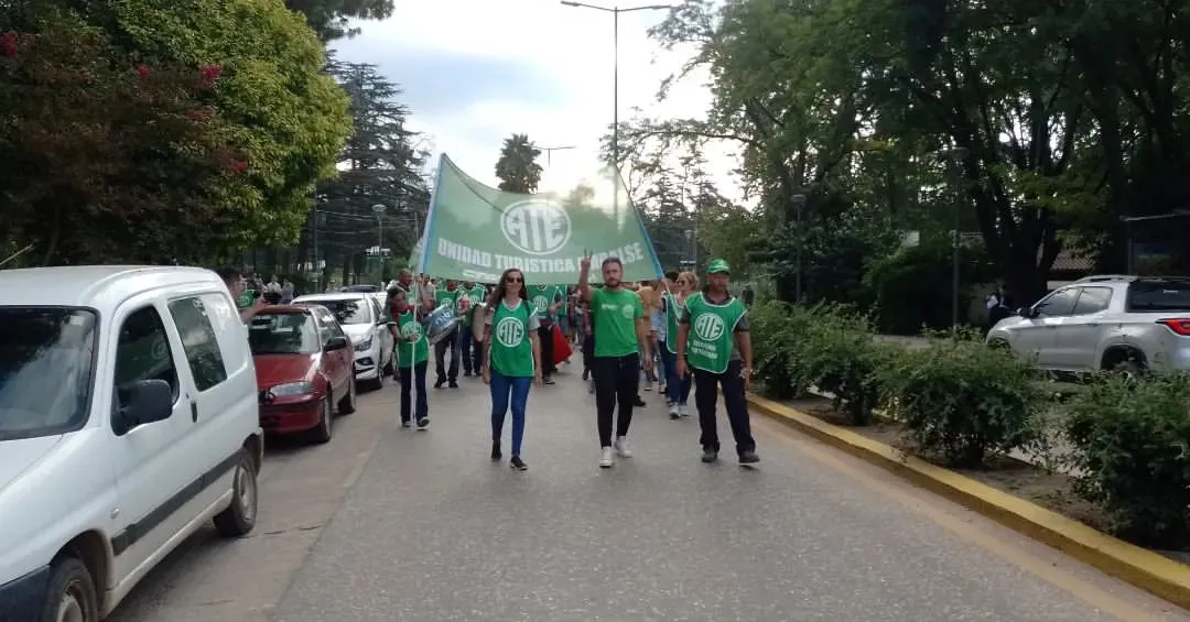 Manifestación de trabajadores de la Unidad Turística de Embalse (2)