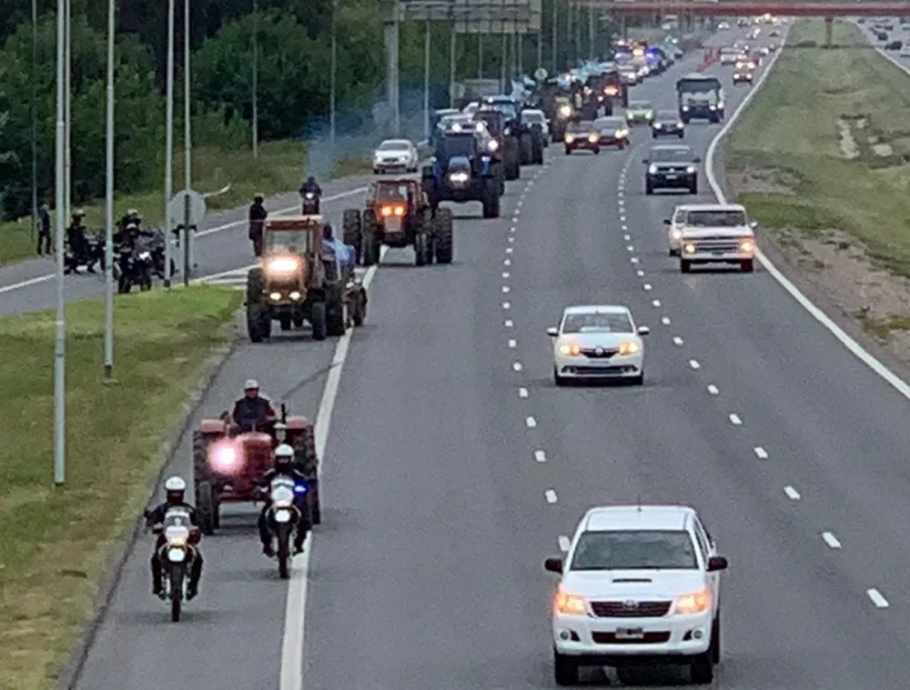 tractorazo-en-cordoba-Facebook gabrielvenica