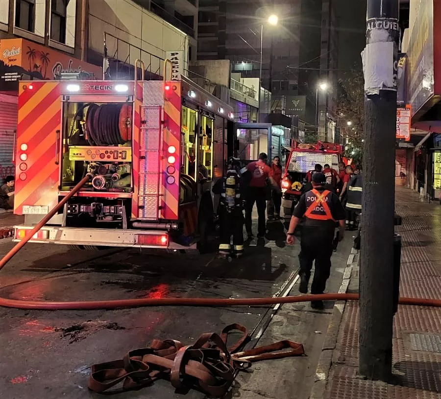Incendio en departamento de calle Tucumán (Policía) 1