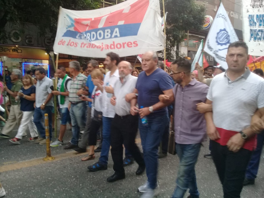 marcha de las antorchas gentileza más democracia (2)