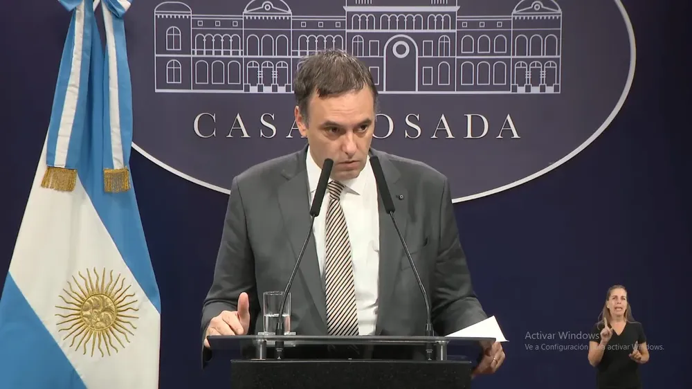 Manuel Adorni en su conferencia de prensa (captura) 2
