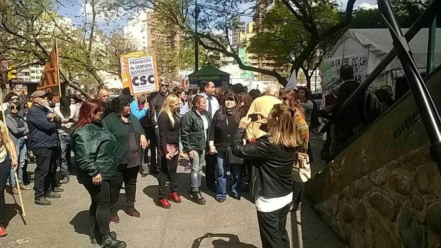 Abrazo a la municipalidad by Roscop