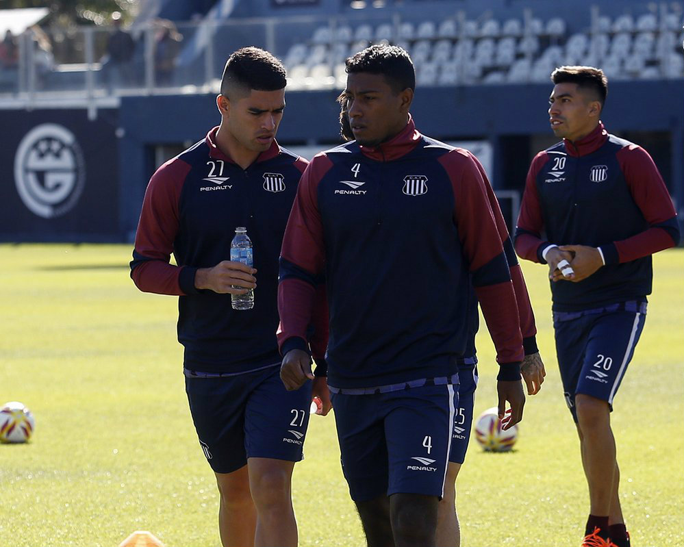 Araujo se consolida en la defensa de Talleres