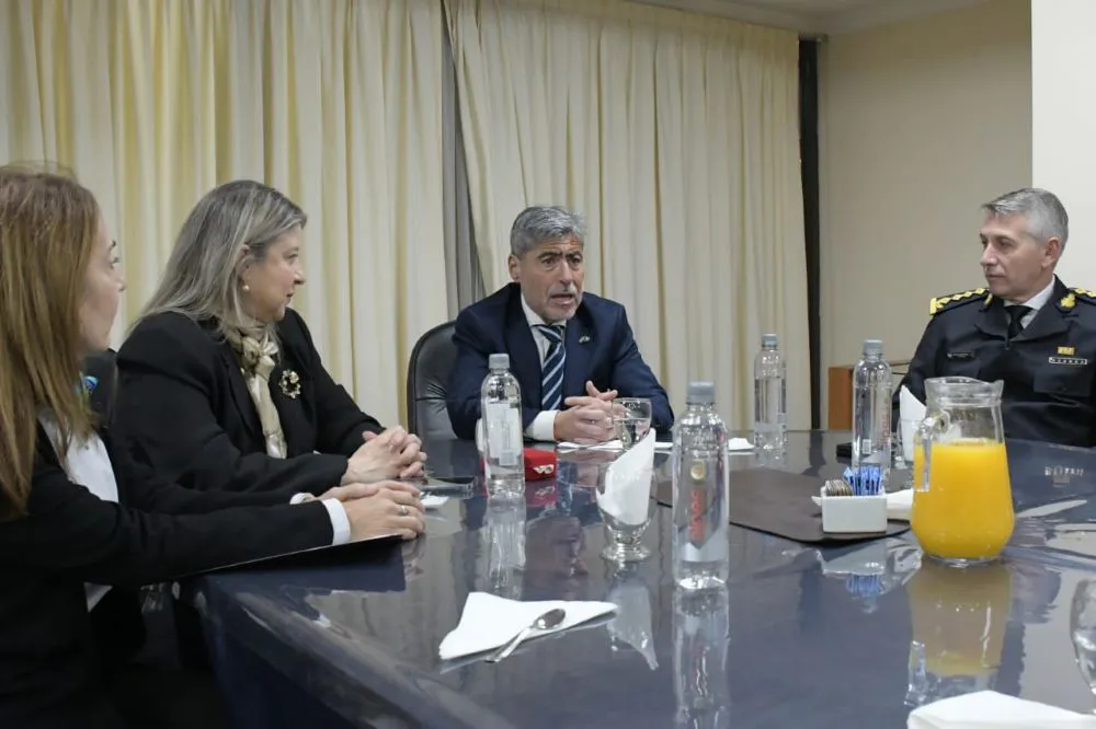 Visita de Momnteoliva a la Jefatura Foto Policía de la Provincia