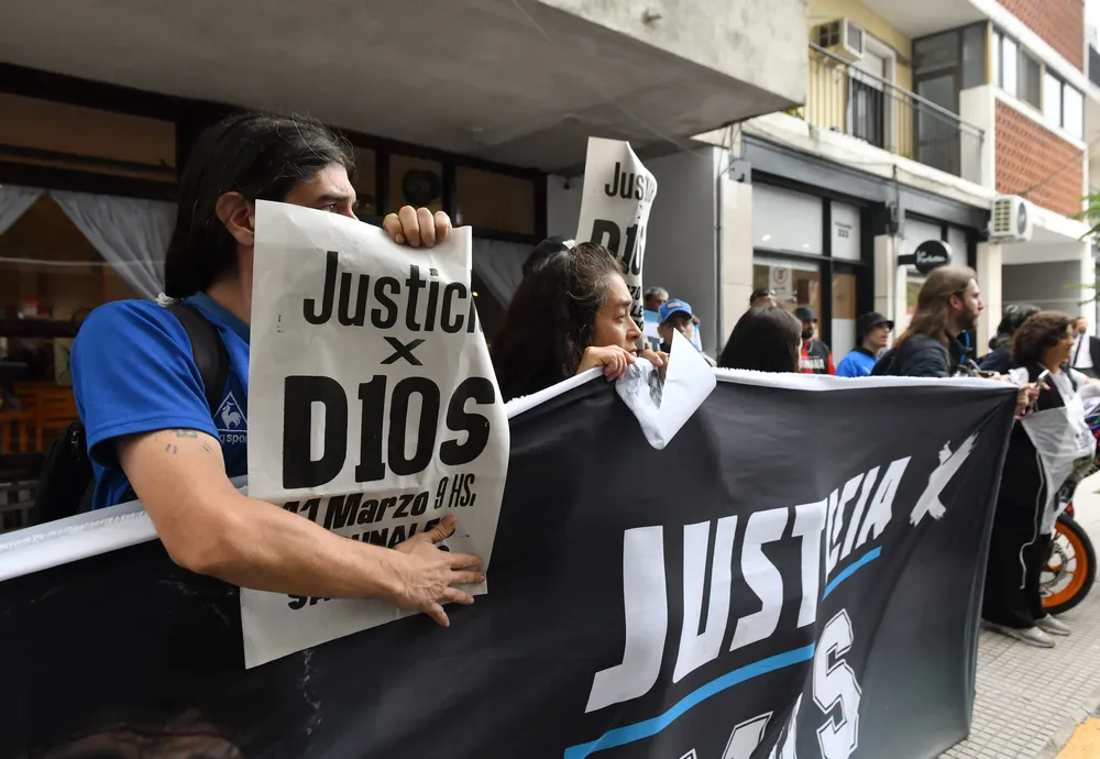 Juicio por Diego Maradona by n