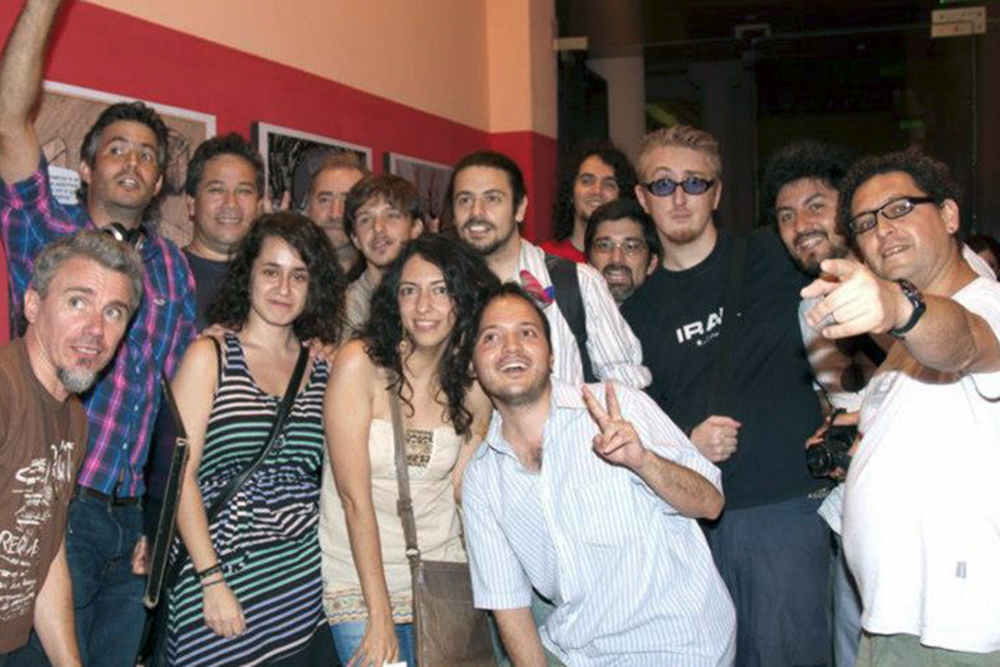 buena parte del ambiente comiquero cordobés en una exposición en Suelta de Globos en 2012 - FOTO GENTILEZA DE GONZALO MAESTU