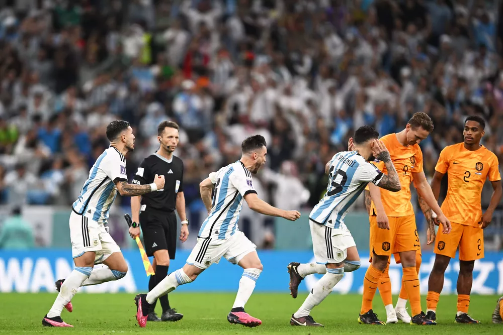 jugadores argentinos se burlan de los neerlandeses by Télam