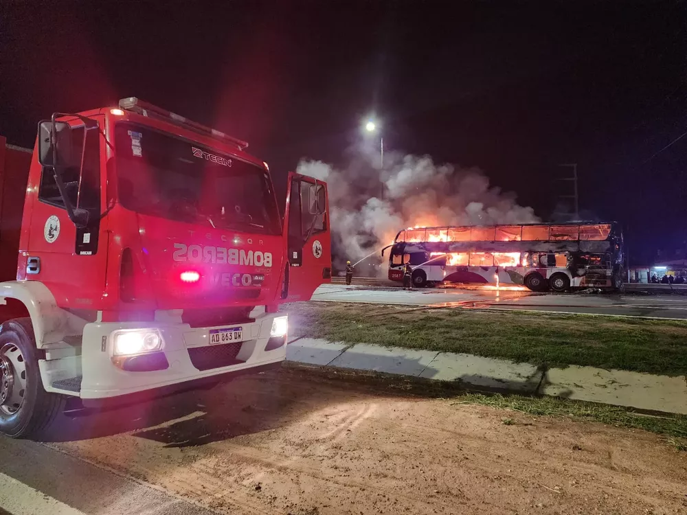 Colectivo se incendió en Avenida de Circunvalación 01 (Policía)