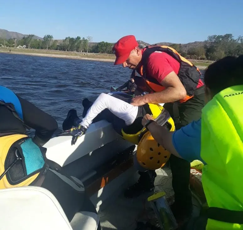 Rescate de kitesurfista en el Lago San Roque (Policía)