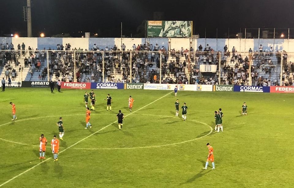 Racing cayó este domingo en San Luis y se complica en el descenso