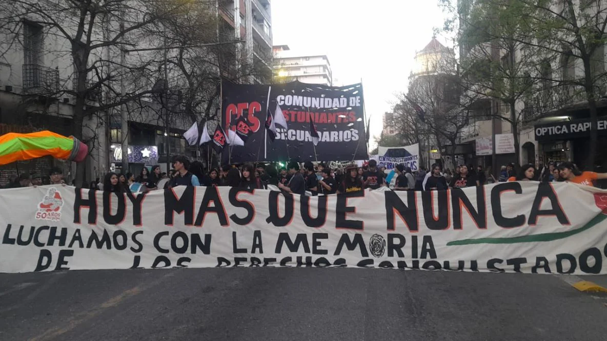 "En defensa de los derechos conquistados", Córdoba marchó a 50 años de La Noche de los Lápices thumbnail