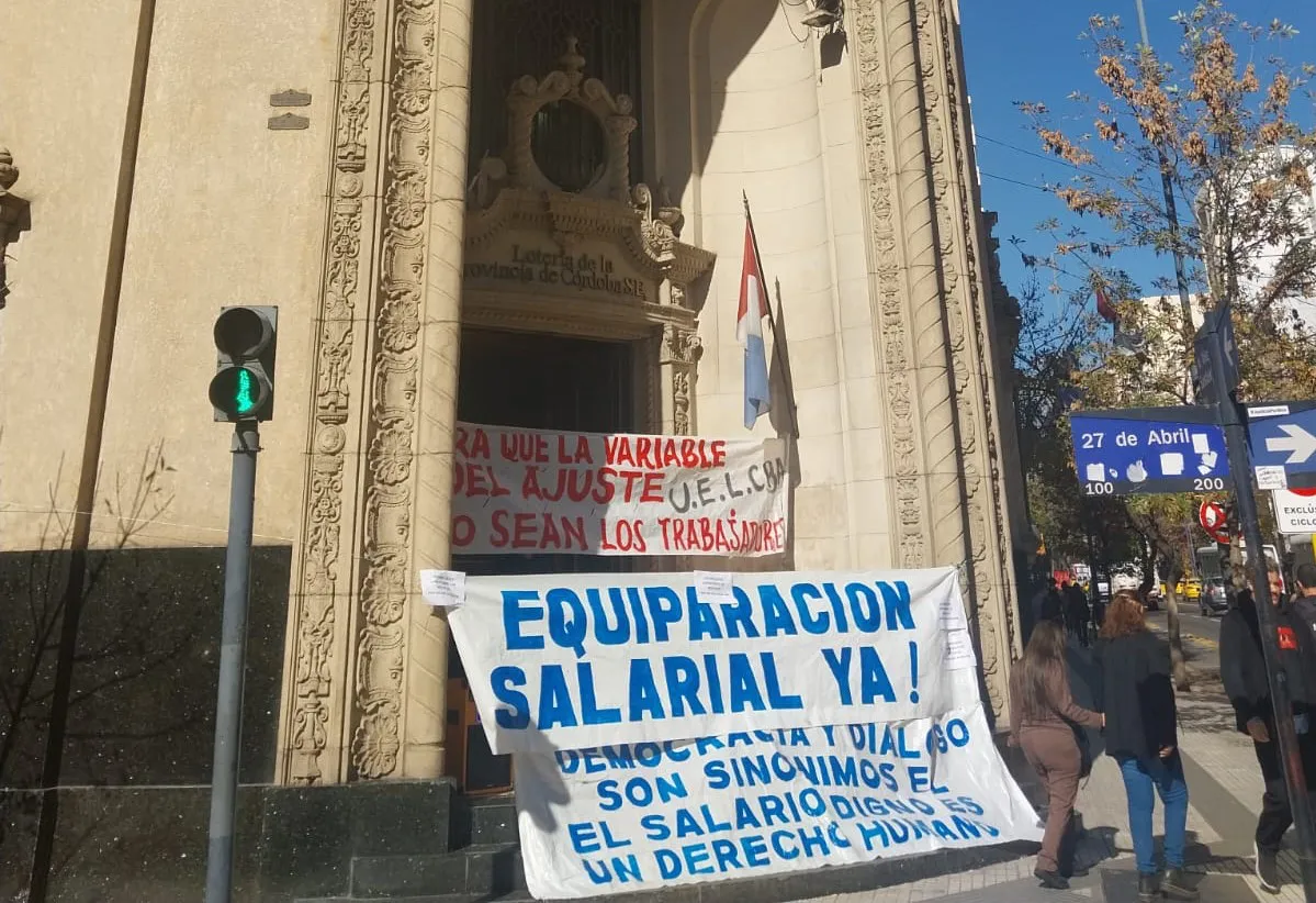 Reclamo del personal de Lotería 02