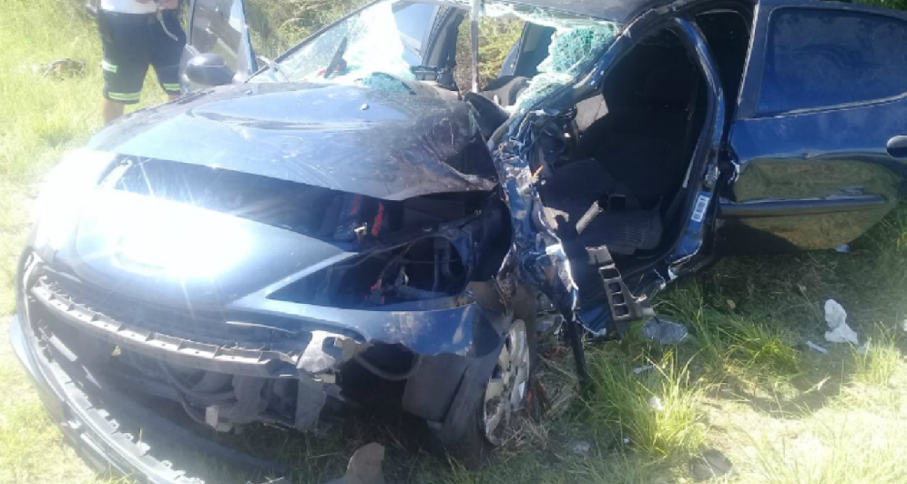 Perdió el control de su auto y chocó contra un árbol en las Altas Cumbres