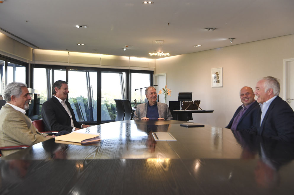Schiaretti-recibio-a-Empresarios_7254