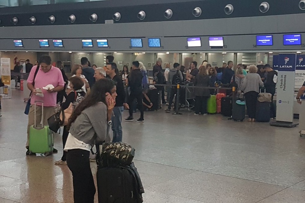 aeropuerto taravella leo guevara