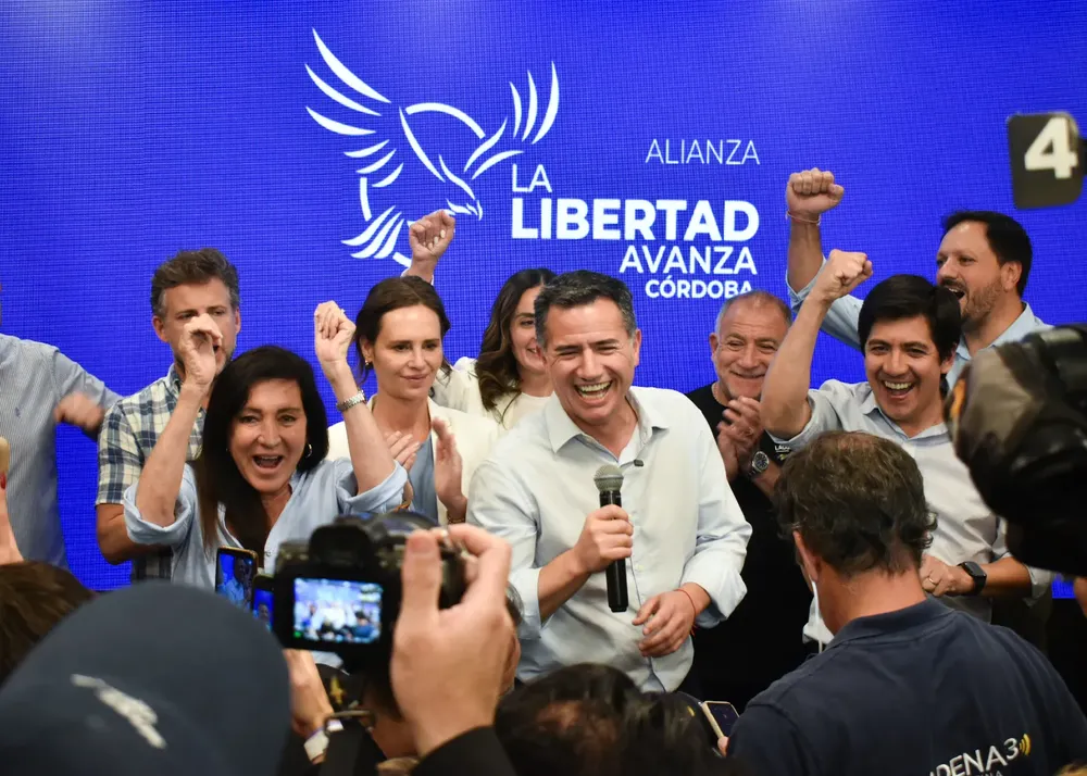 Festejos en el búnker de LLA (LNM)