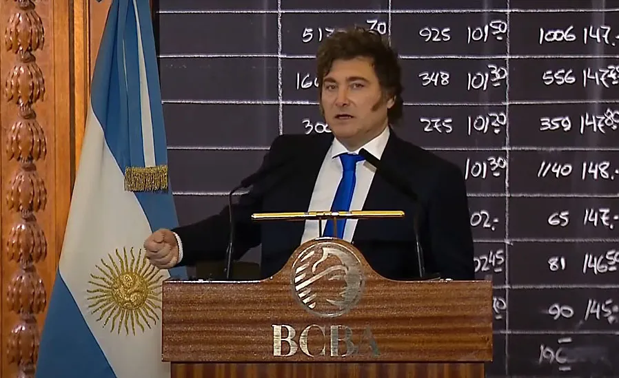 Milei en la bolsa de comercio by na
