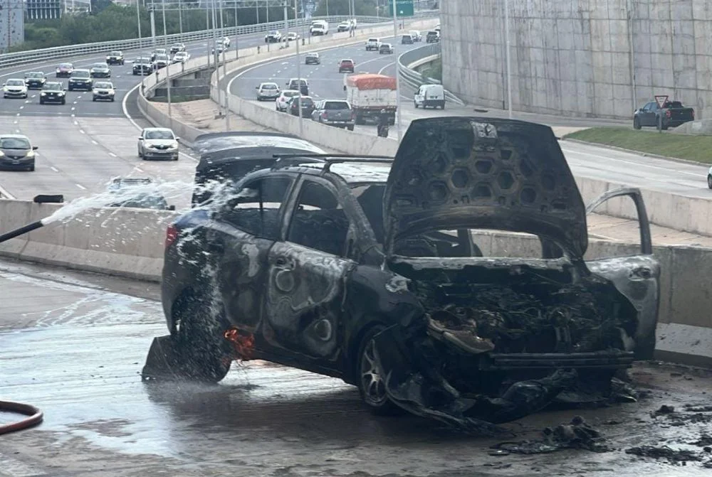 auto quemado Policia Cba