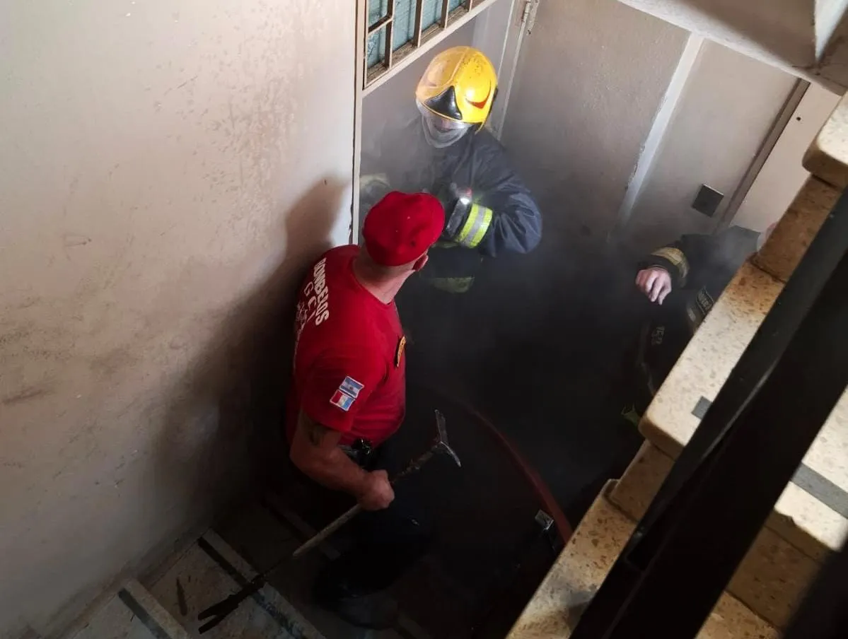 Incendio en un departamento de Nueva Córdoba (X de Javier Sassi)