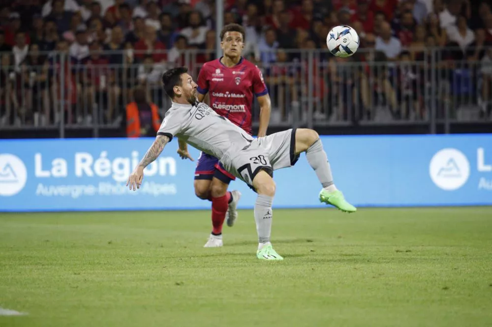 Messi doblete by PSG-espanol