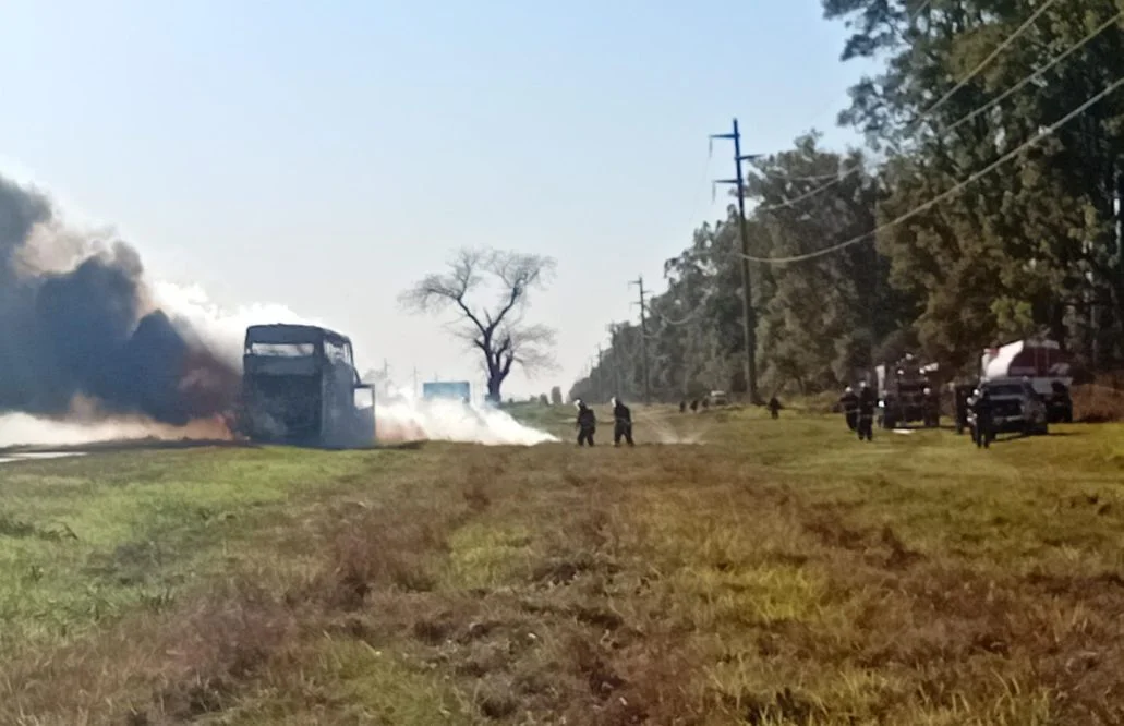 colectivo incendiado 3 LNM