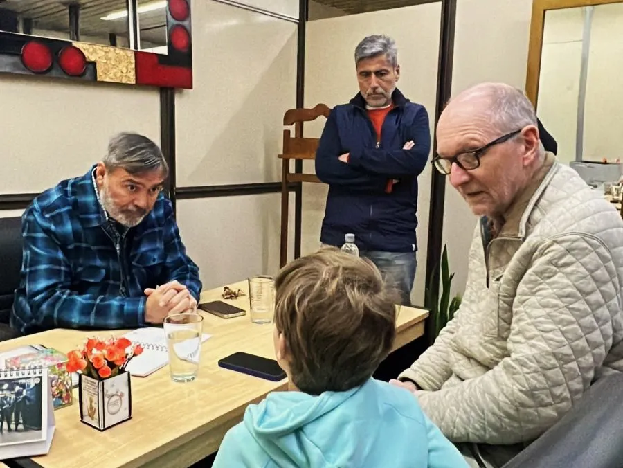 Padre canadiense se presentó con su hijo en la Jefatura de Policía (Ministerio de Seguridad de la Provincia)