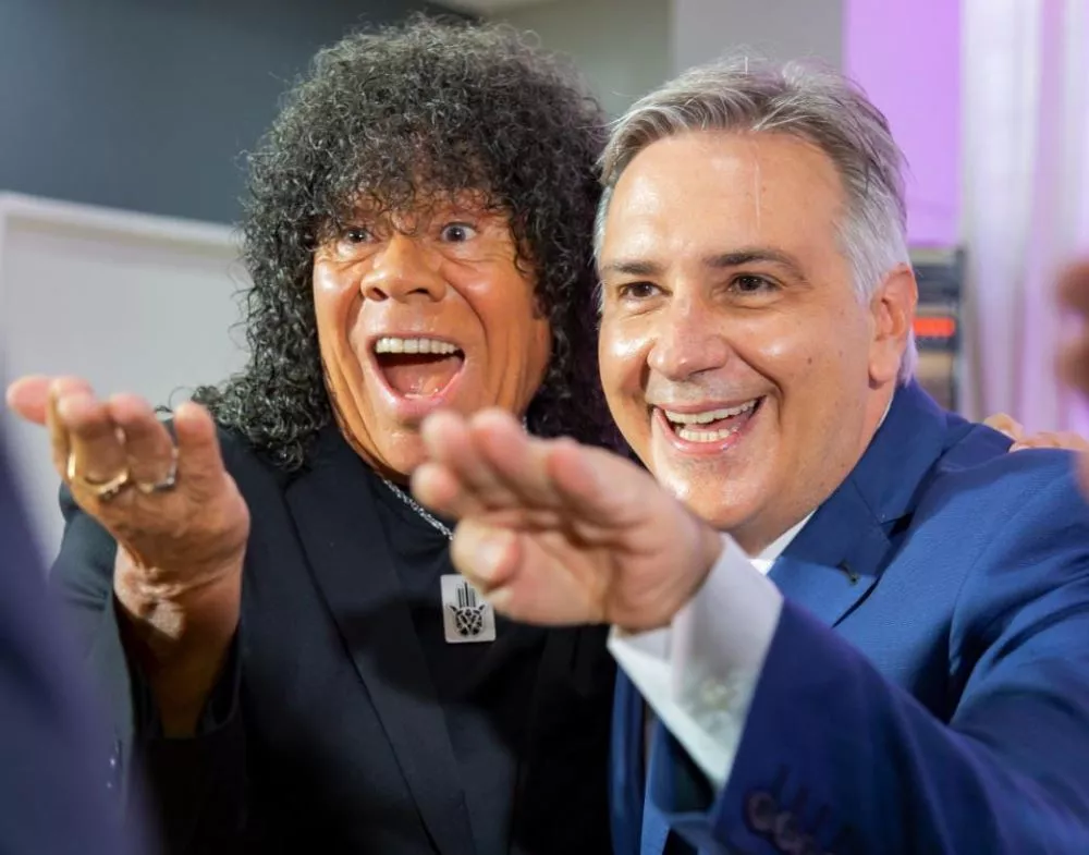 Llaryora y La Mona by Prensa Mun de Cba