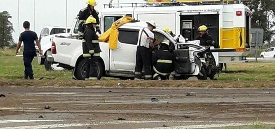 Murieron dos hombres y un niño al chocar un camión y una 4x4