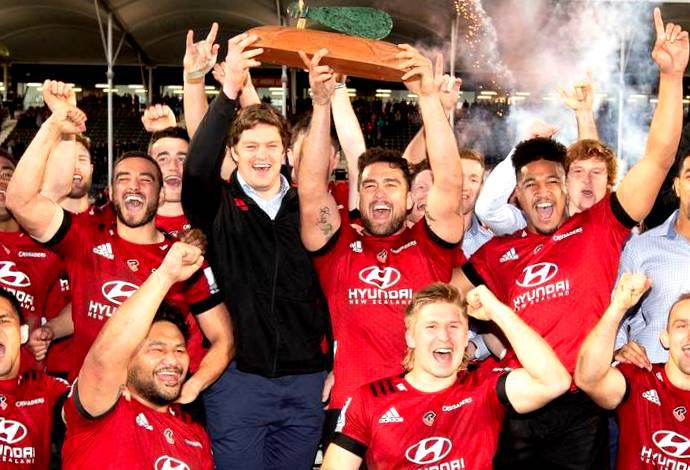 La imagen de euforia de los Crusaders Campeones con el trofeo del Super Rugby Neozelandés