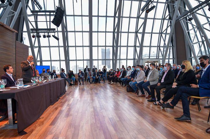 Reunión manzur intendentes Ámbito