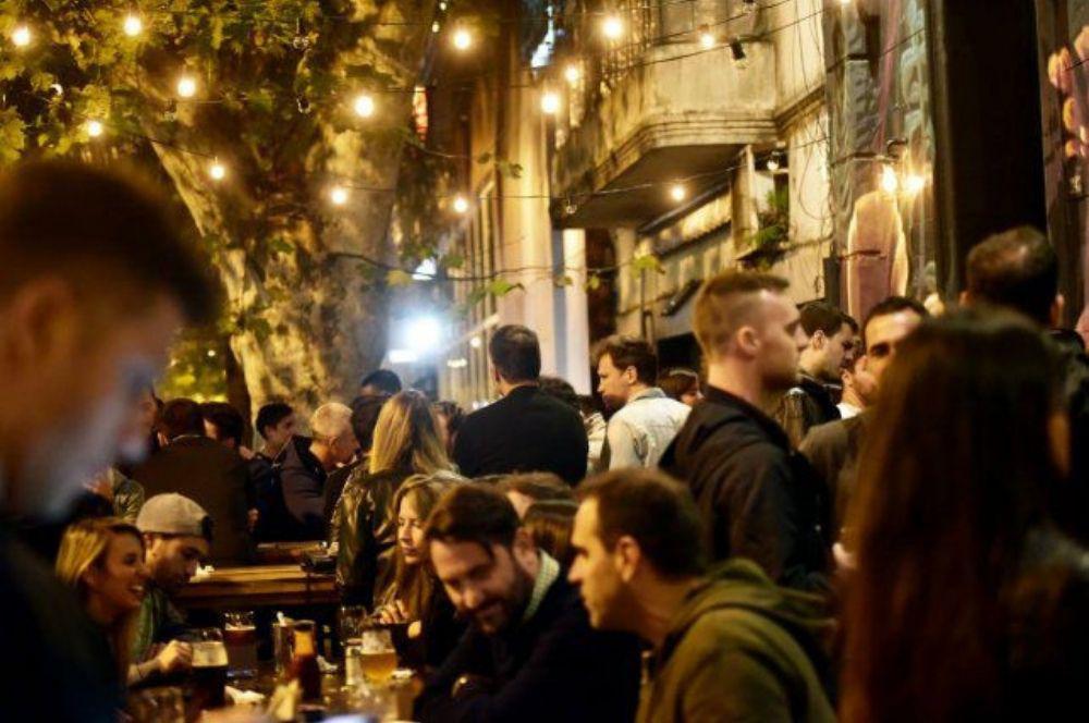 Noche bares amontonamiento gentileza La capital