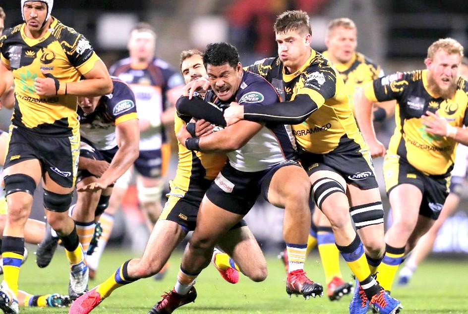 Los Brumbies sacaron el banco de suplentes en el segundo tiempo para ganar a Western Force
