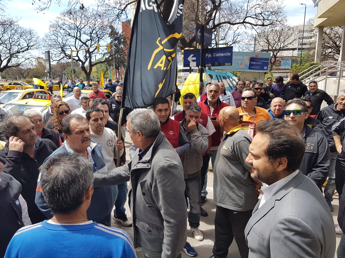protesta de taxis by @leoguevara80