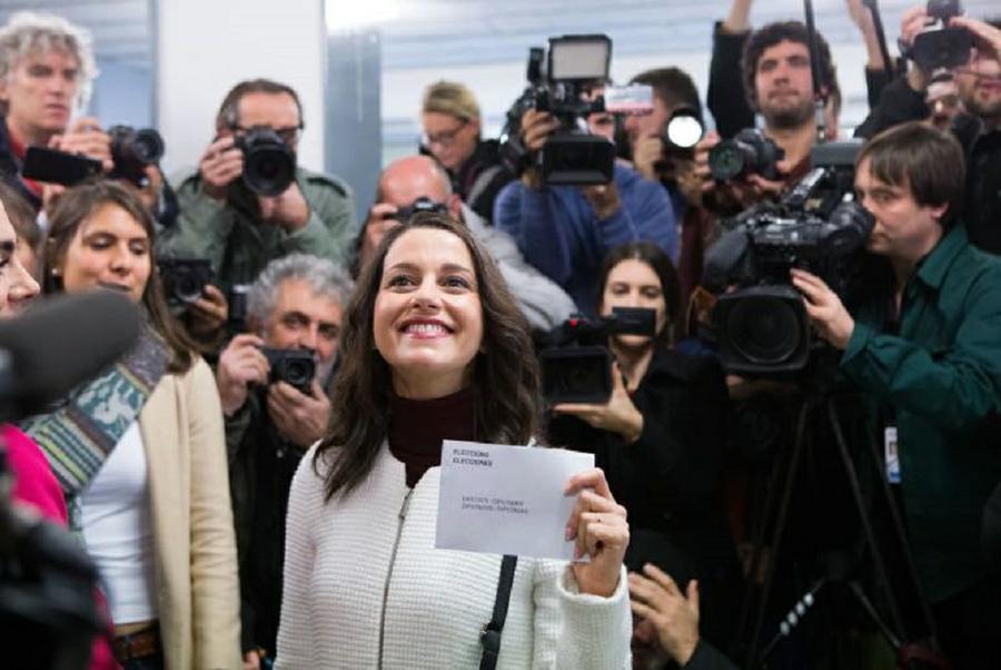 Cataluña  by Valencia Plaza