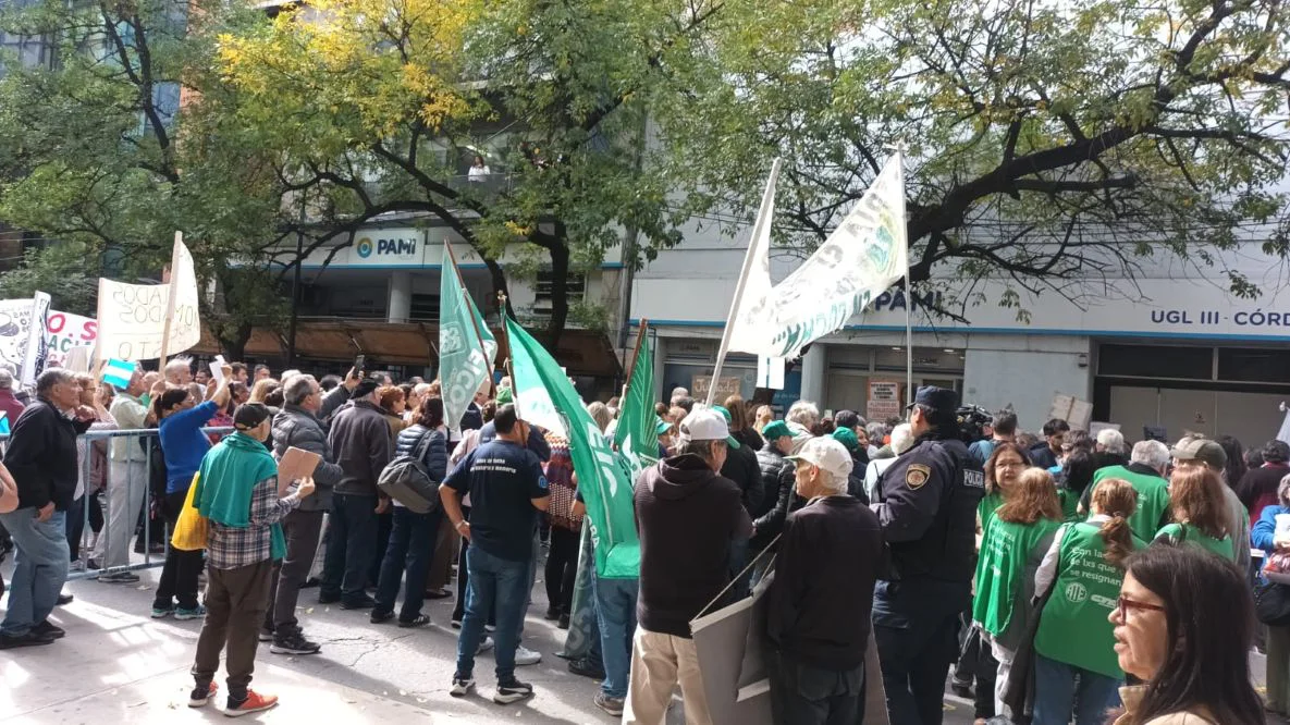 Moviliz frente a PAMI Cba by M Mohaded