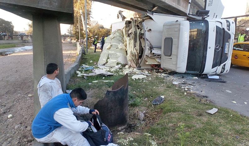Camión frigorífico accidente by Radio Suquía