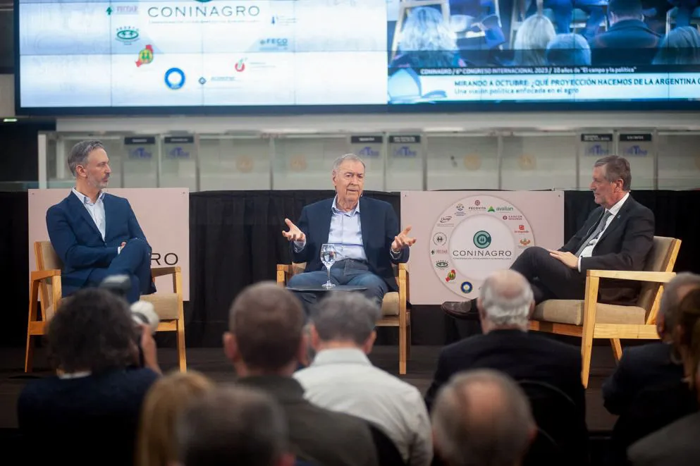 schiaretti en el congreso de coninagro (2)
