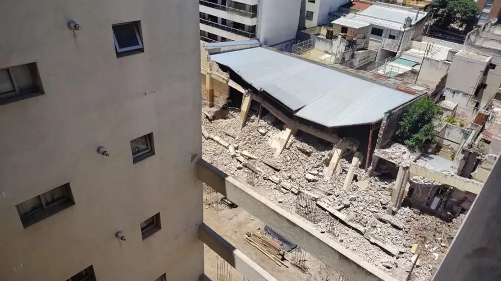 Derrumbe-en-barrio-General-Paz-_El-Doce_