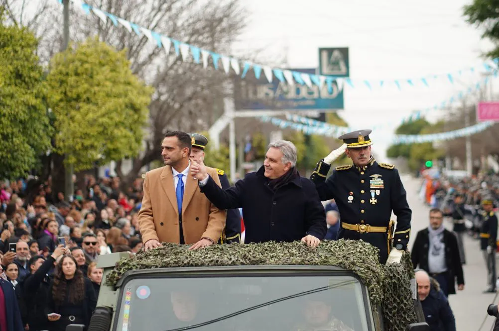 Llaryora acto D Bandera prensa.cba