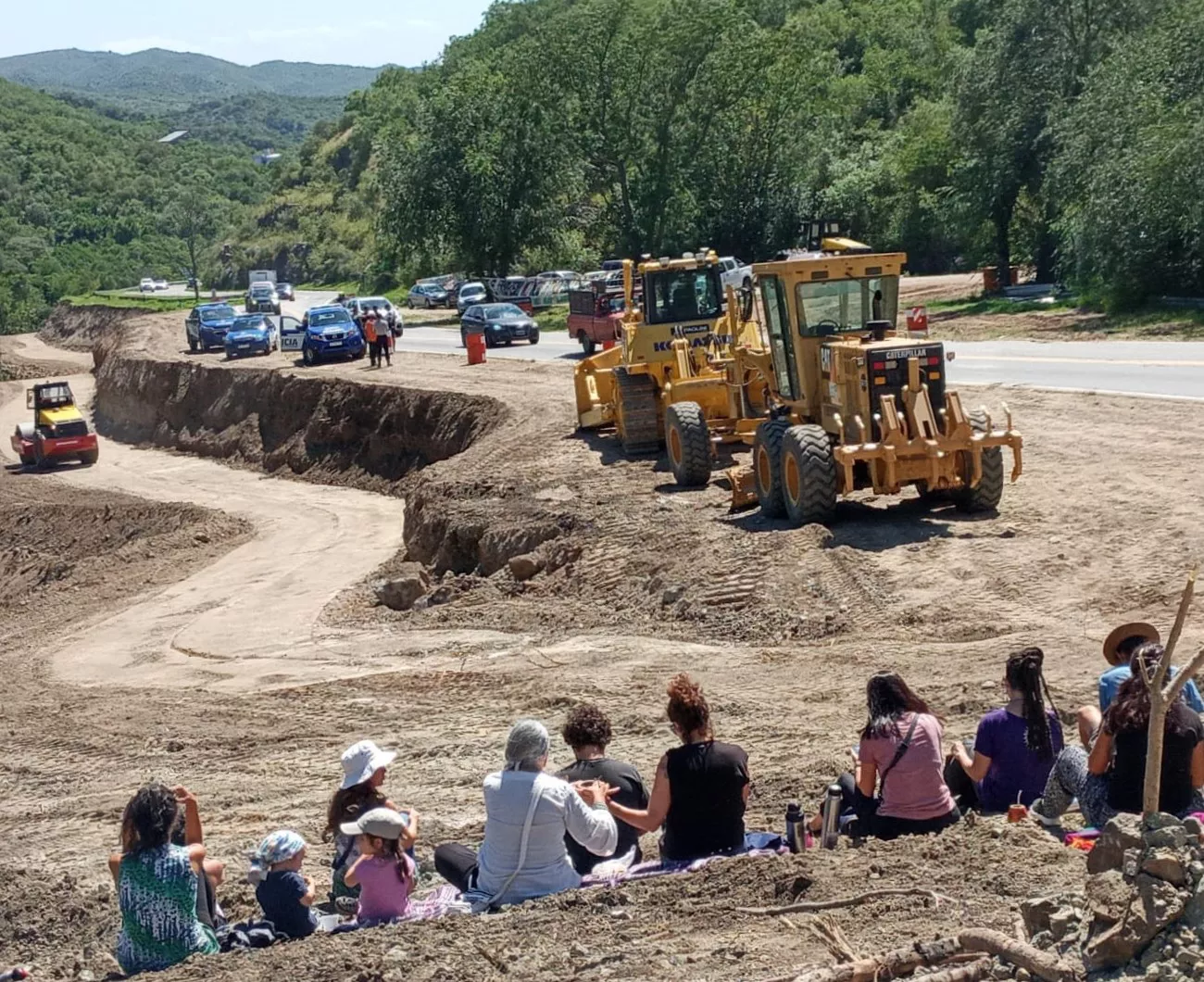 Reclamo en obrador autovía ruta 5 (Asamblea Paravachasca) 01