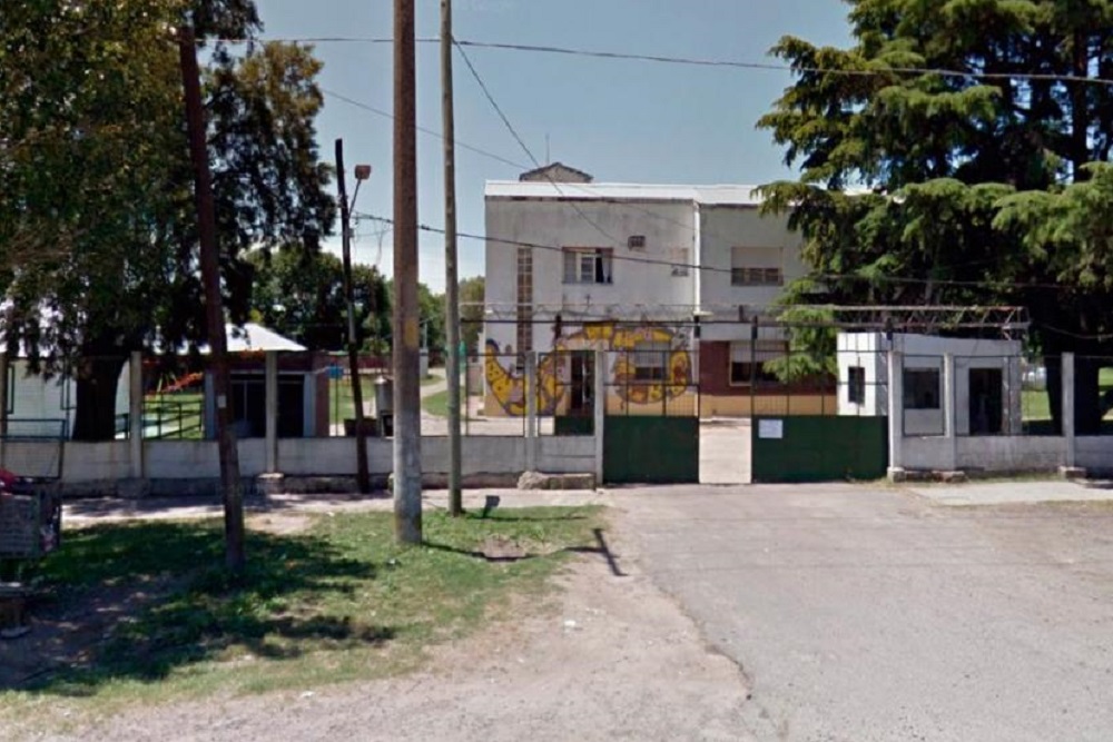 escuela-melchor moreno la plata by google street view