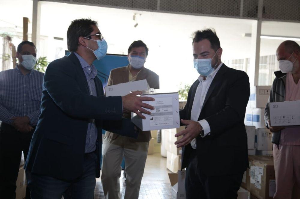 Cardozo entrega kits en Villa María Gobierno de la Provincia 06 10 2020