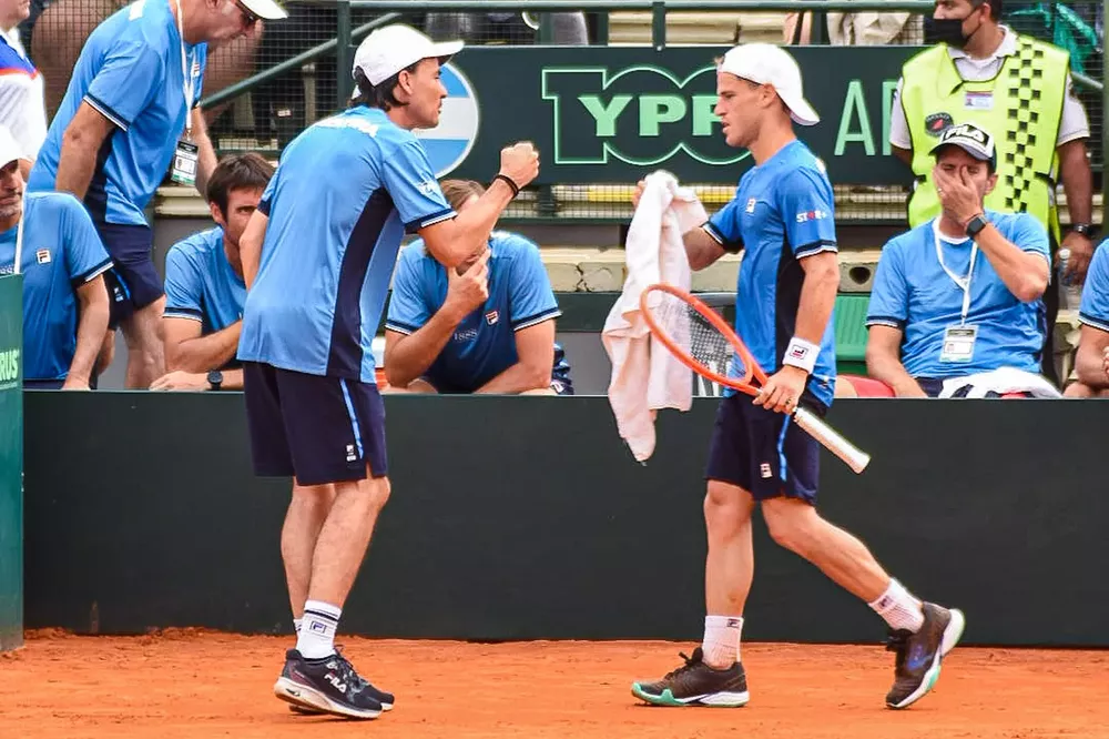Coria festeja con Schwartzmann (Deportes Argentina)